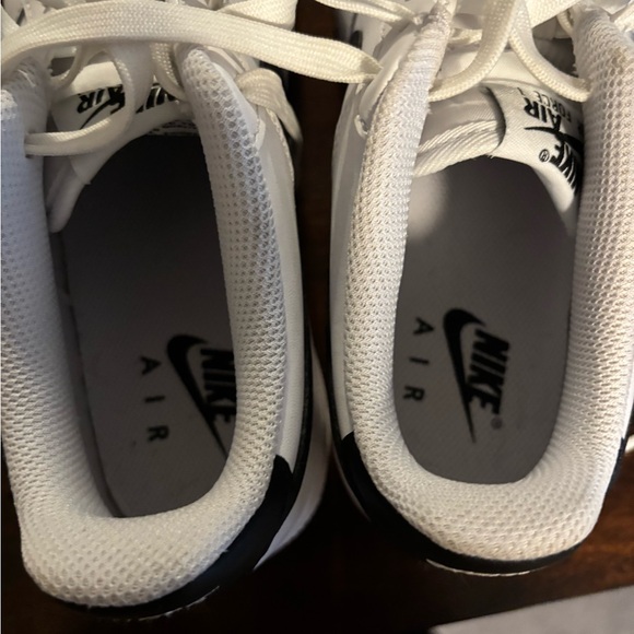 Boys size 5.5 Nike sneakers - Picture 4 of 6